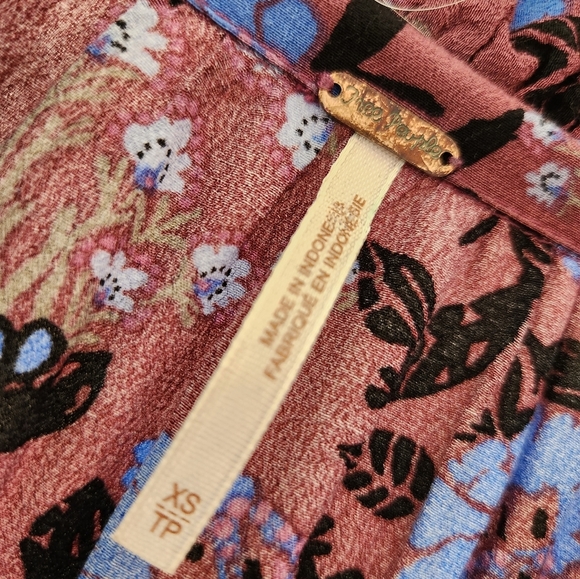FREE PEOPLE XS, EUC flowy top, in purple Magic Mystery floral with bell … - Picture 3 of 5
